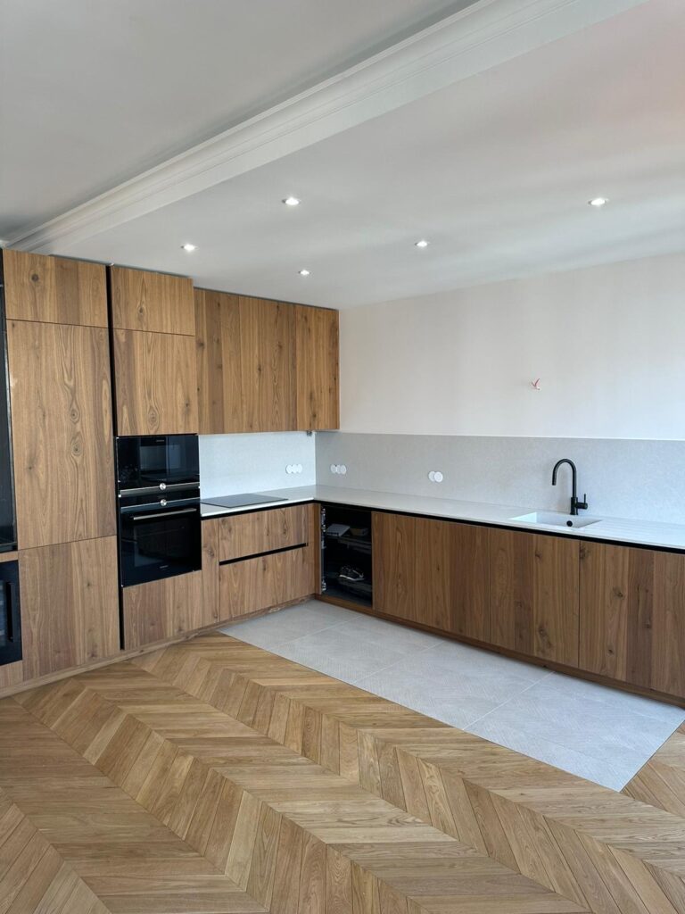 Rénovation intérieur pose cuisine fonctionnelle et design dans appartement haussmannien